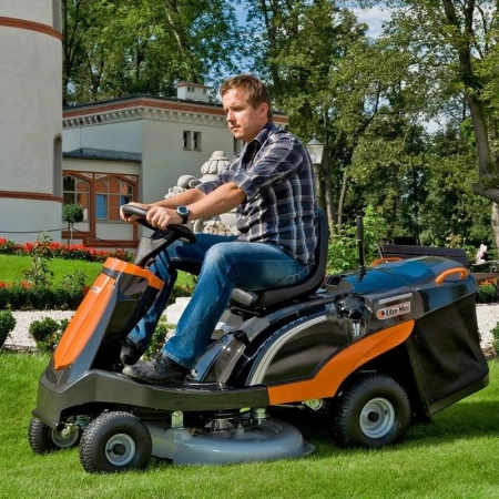 OLEO-MAC Mistral 72/12,5KH Spalinowy traktorek kosiarka w plenerze