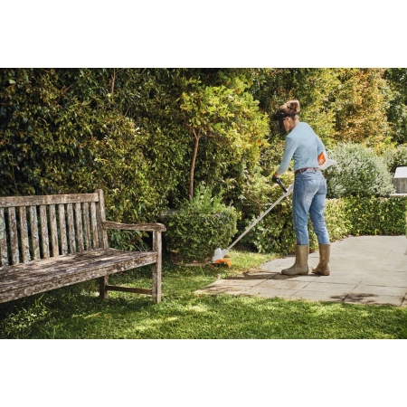 STIHL FSA57 Zestaw akumulatorowa podkaszarka żyłkowa AK10+AL101 / 28cm / 36V